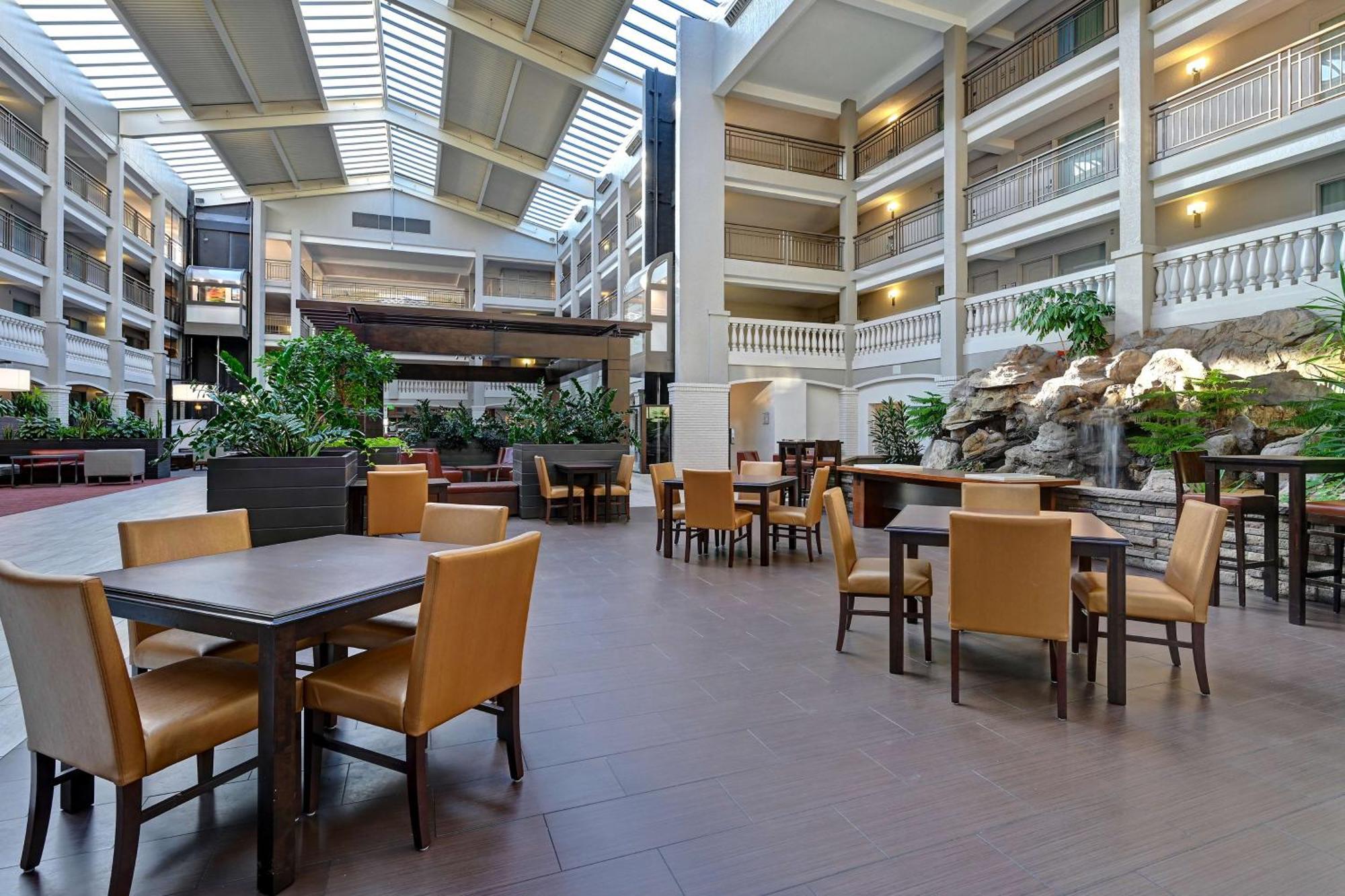 Embassy Suites By Hilton Колорадо Спрингс Екстериор снимка
